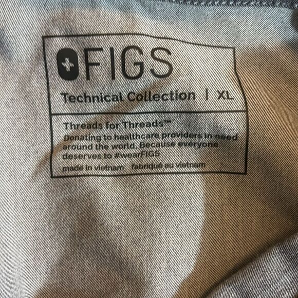 FIGS scrub top shorter grey XL - Picture 3 of 4